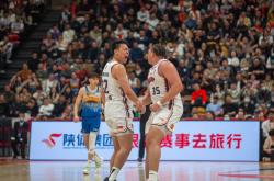 英雄联盟总决赛-上海男篮在主场全面击败对手