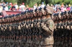 LOL决赛-黎明破晓与黄昏对决，当孙兴慜的刀锋照亮比利时黄金一代的终章