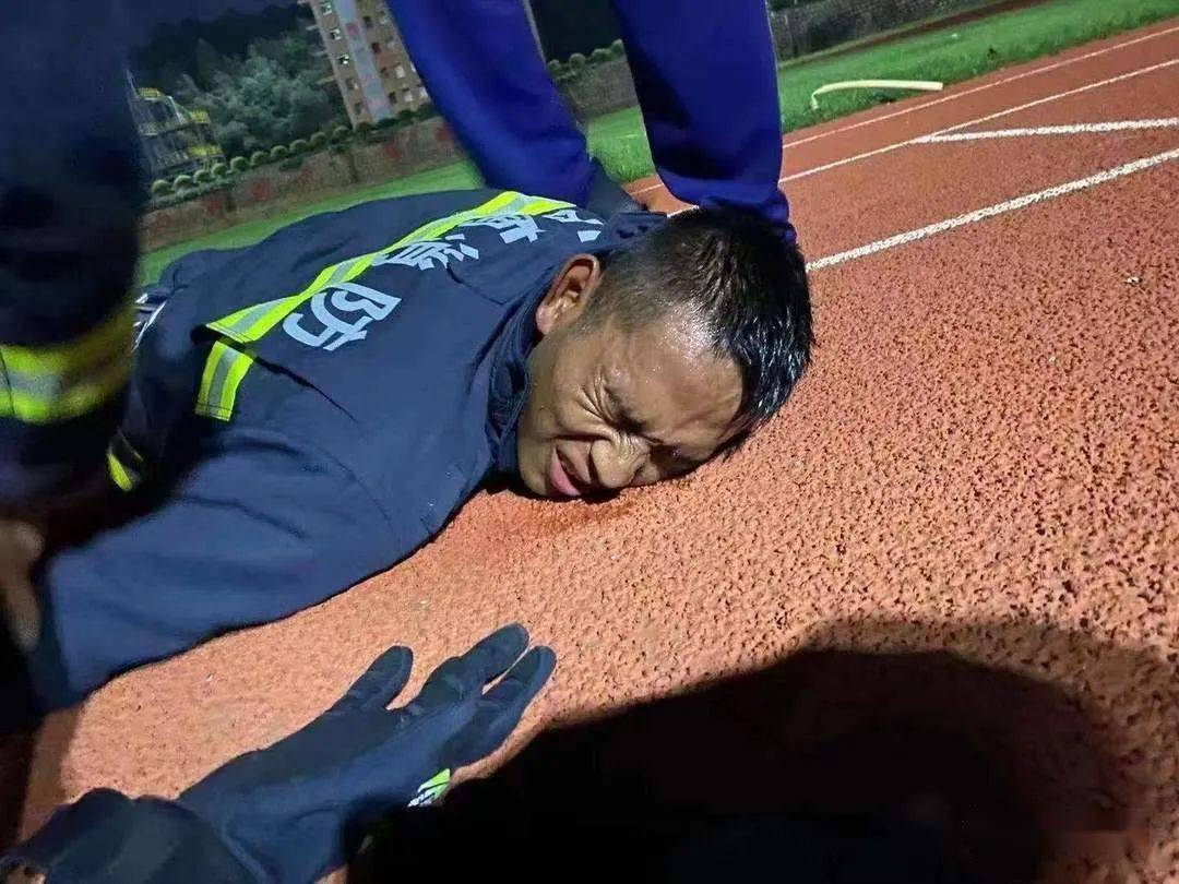 关于刻苦训练之下，运动员的身影绽放闪光的信息