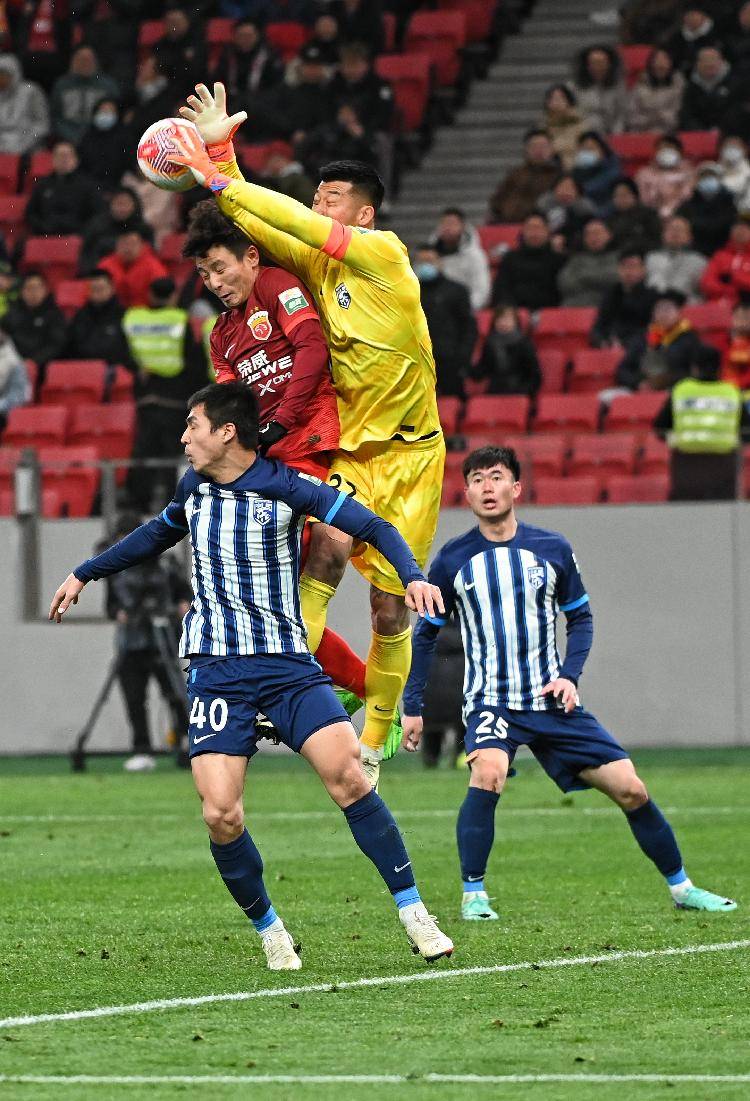 上海上港客场不敌广州富力，连败大陆的简单介绍