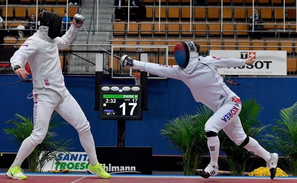 关于意大利击剑队表现抢眼，夺走头衔的信息