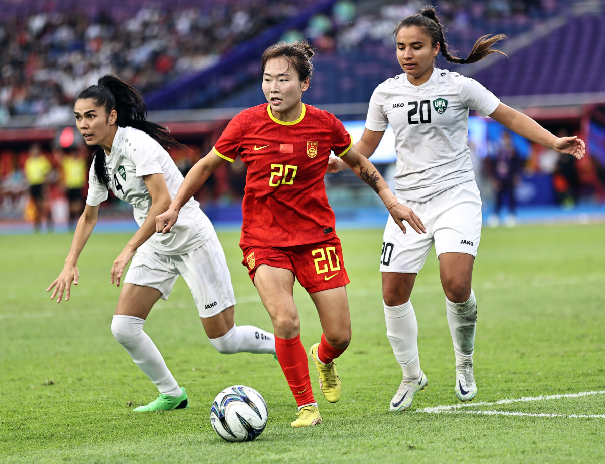 队员力挺女足，期待在比赛中取得好成绩