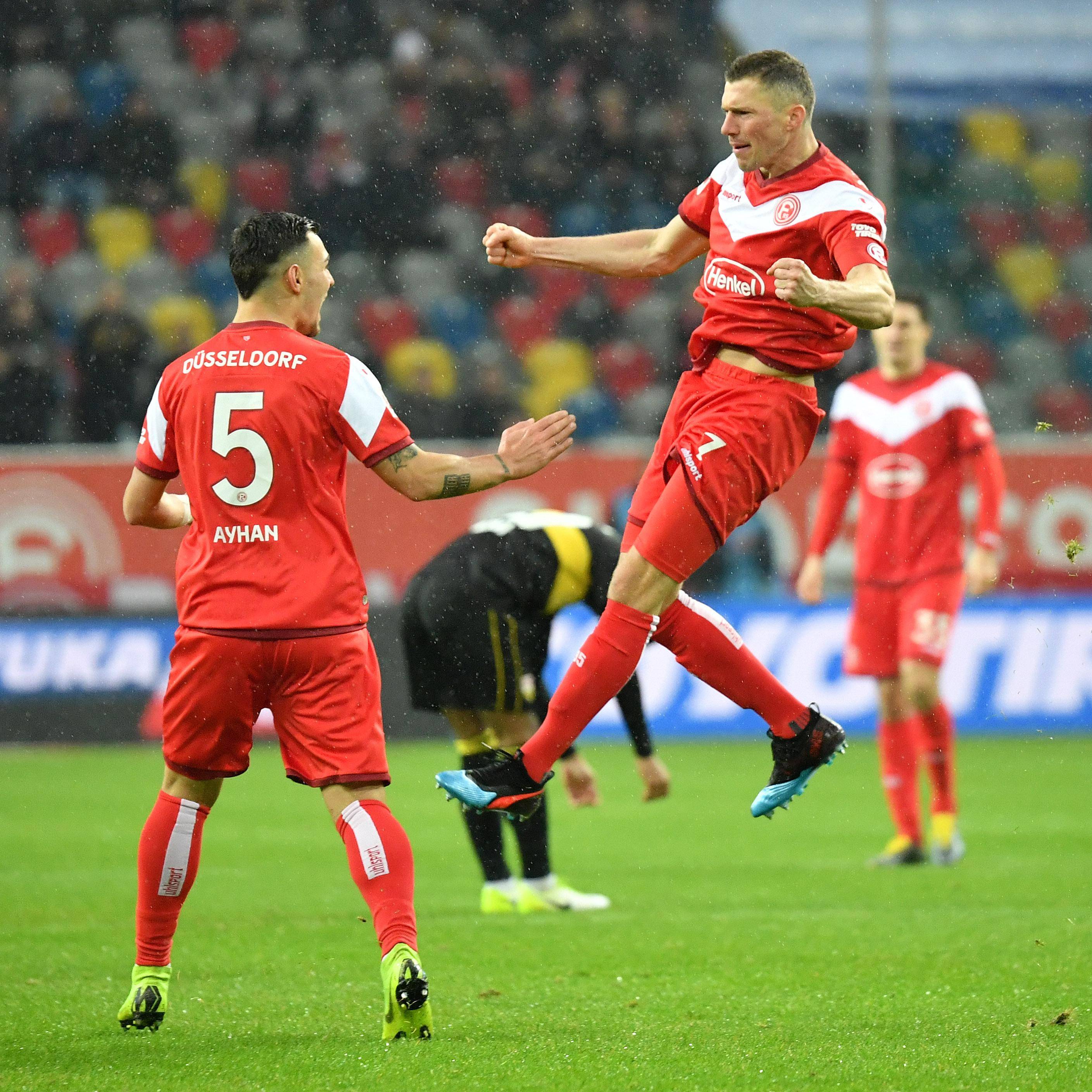 包含德国队在场上展现出色发挥，战胜对手的词条