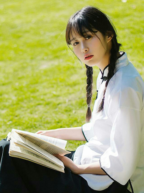 当足球化为四节战役，阿坎吉的第三节如何扛起曼城对抗佛罗伦萨的闪击